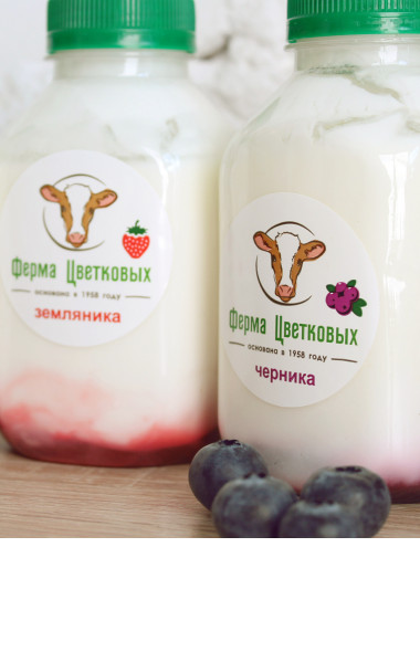 Йогурт питьевой с черносмородиновым джемом